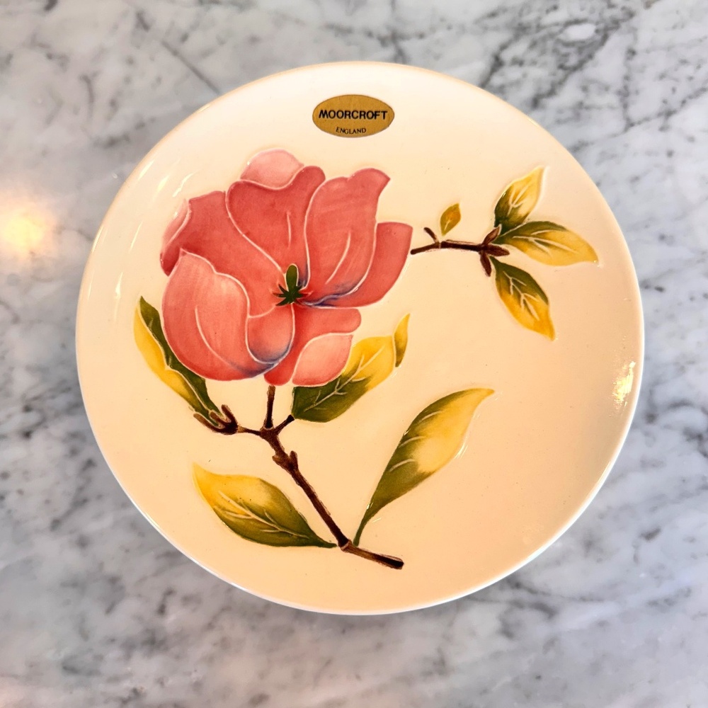 Moorcroft Cream Magnolia 7 1/2" round pedestal plate 4" tall. Excellent Conditio